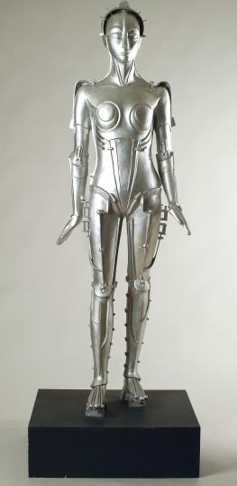 Walter Schulze-Mittendorff, “Robot from Fritz Lang’s film Metropolis” (1926), copy created by the Louvre in 1994, résine peinte,